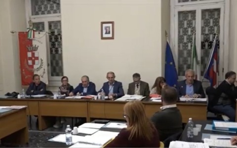 Consiglio comunale fiume ad Ovada, molte le discussioni