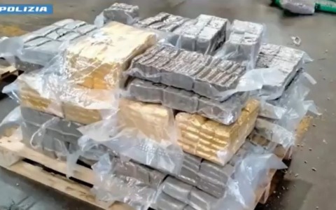 Due tonnellate di hashish sequestrate a Torino. Sette persone arrestate