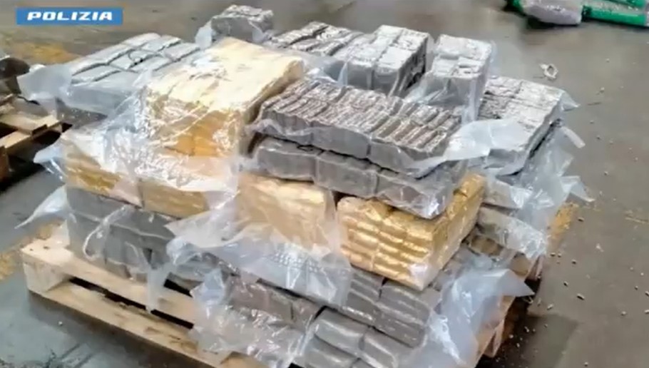 Due tonnellate di hashish sequestrate a Torino. Sette persone arrestate