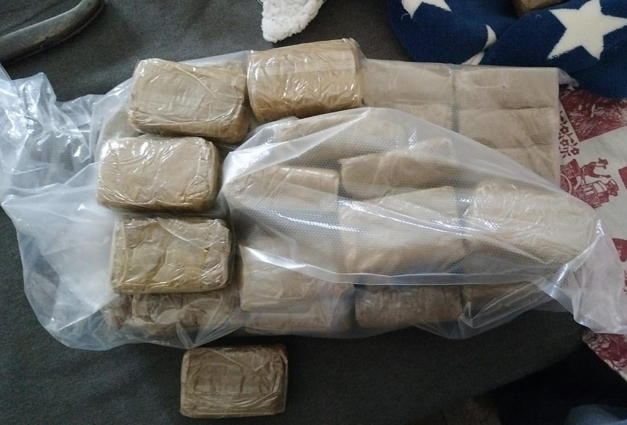 Circa 9 chili di hashish nascosti dietro lo sciacquone del bagno: arrestato 34enne nel Torinese