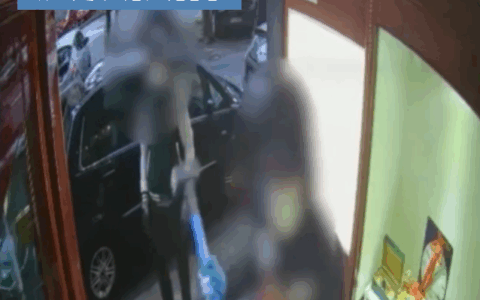 Rapine violente in due supermercati, una gioielleria e una farmacia: due arresti a Torino