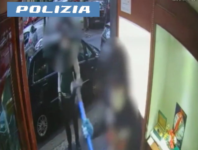 Rapine violente in due supermercati, una gioielleria e una farmacia: due arresti a Torino