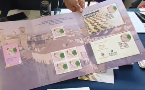 A Chivasso un francobollo dedicato ai Nocciolini, i dolci più piccoli al mondo