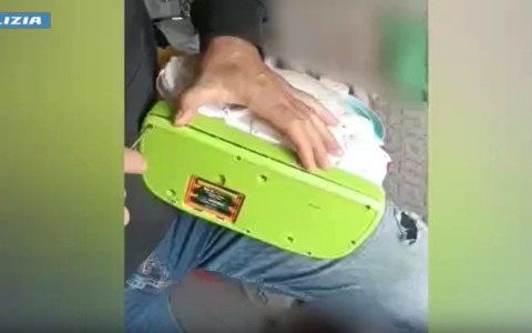 La Polizia arresta 5 nigeriani per detenzione di droga nel quartiere Barriera Milano di Torino
