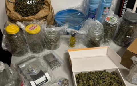 Pubblicizzava la sua attività di spaccio sui social per attirare nuovi clienti: arrestato 65enne a Castello d’Annone