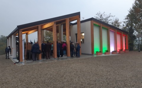 Il presidente della Regione Cirio inaugura un nuovo spazio polifunzionale a Visone