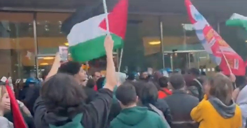 Tensioni ad Alessandria: manifestanti pro Gaza tentano di entrare in stazione