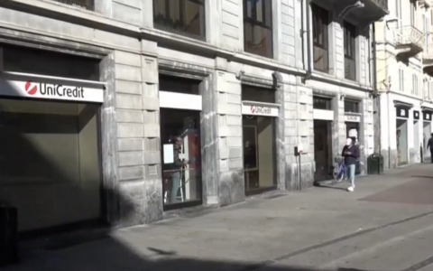 Chiusura momentanea l’Unicredit in piazzetta della Lega ad Alessandria per la rottura di una tubatura