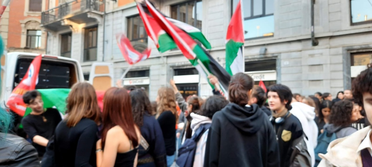 Giovani sempre più violenti che gridano alla pace facendo la guerra