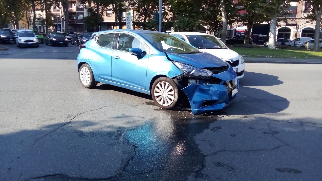 Incidente tra tre auto in via Massobrio ad Alessandria: non ci sono feriti