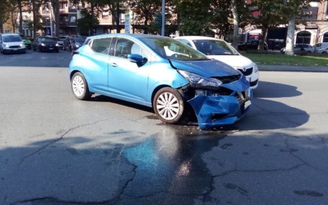 Incidente tra tre auto in via Massobrio ad Alessandria: non ci sono feriti
