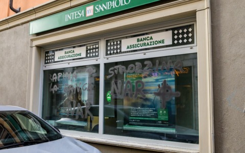 Castelnuovo Scrivia, atti vandalici all’istituto bancario San Paolo