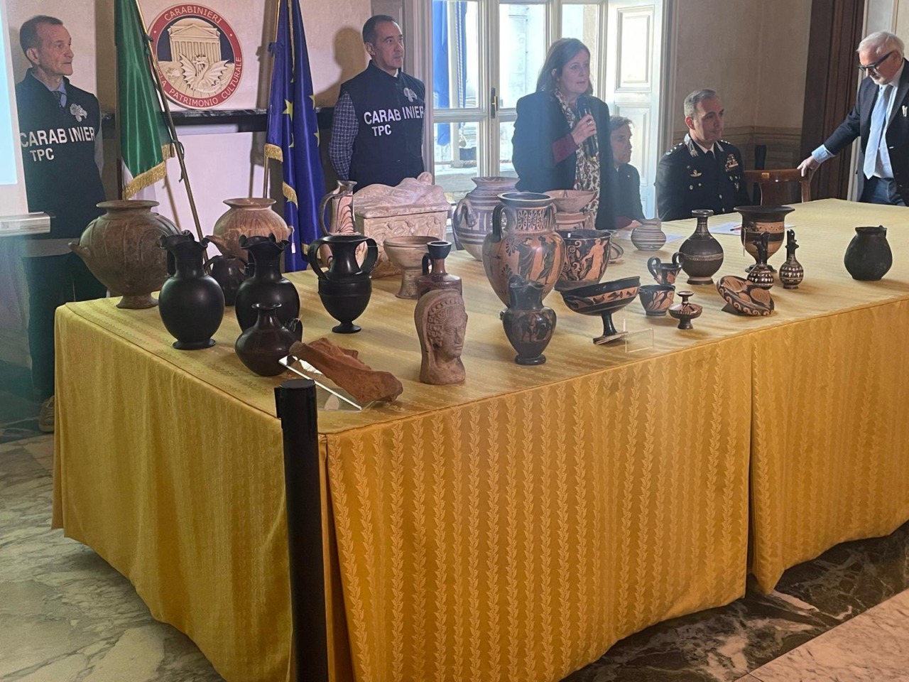 Torino: restituiti allo Stato oltre 250 reperti archeologici