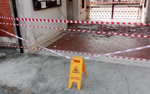 Al cimitero di Spinetta Marengo crolla parte del soffitto