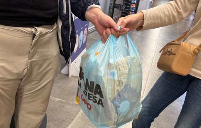 Raccolti oltre 1000 kg di prodotti per le famiglie in difficoltà al supermercato NovaCoop di Alessandria