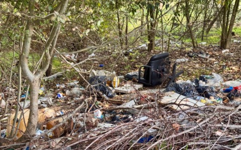 Discarica abusiva in via Vecchia dei Bagliani, Priano (FdI) chiede al Comune di intervenire
