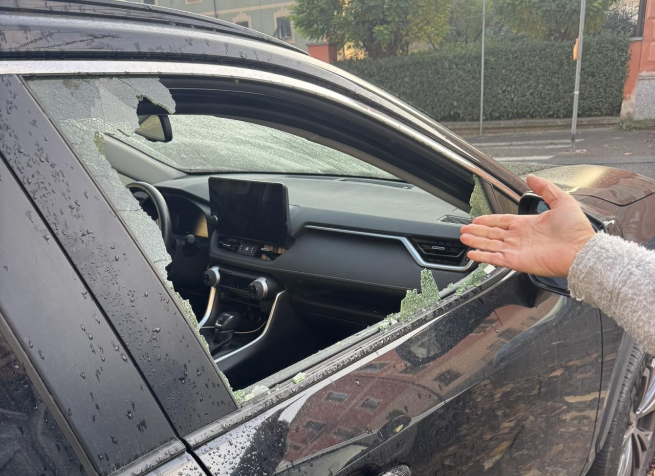 Auto danneggiate nella notte in diverse zone di Novi Ligure. Il sindaco: “Al lavoro per identificare i colpevoli”