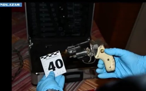 Asti: nel quartiere Praia un vero e proprio arsenale ritrovato dalla Polizia