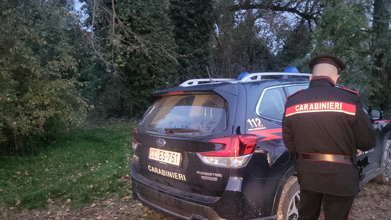 Ritrovato il cadavere di un uomo lungo il fiume a Pietra Marazzi