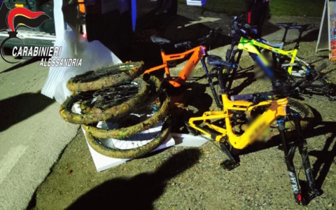 Rubano mountain bike elettriche dal valore di 20mila euro: fermati dai Carabinieri