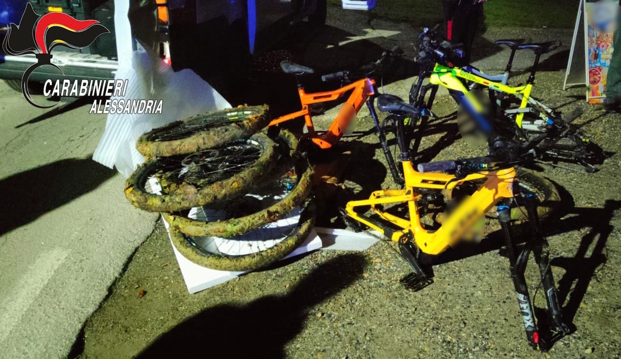 Rubano mountain bike elettriche dal valore di 20mila euro: fermati dai Carabinieri