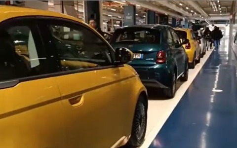 Presentata nello stabilimento Stellantis di Mirafiori la nuova Fiat 500 Hybrid Torino