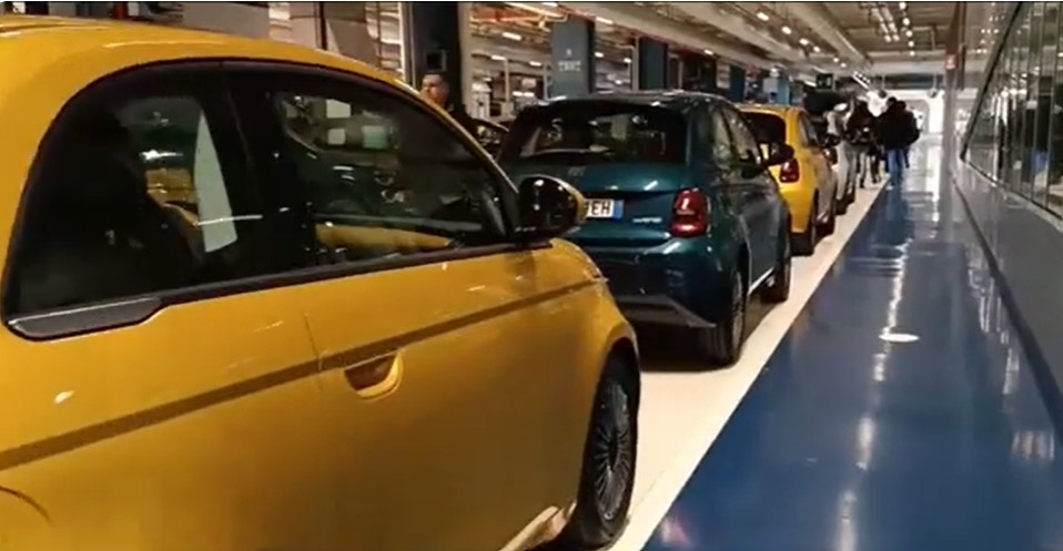Presentata nello stabilimento Stellantis di Mirafiori la nuova Fiat 500 Hybrid Torino