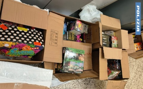 Sequestrati 130 chili di fuochi d’artificio illegali nel Torinese