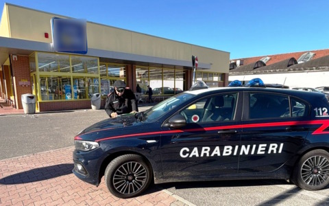 I Carabinieri identificano il rapinatore dell’Eurospin di Novi Ligure: l’uomo, ormai braccato, confessa