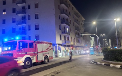 Perdita di gas all’inizio di via Dante ad Alessandria: Vigili del Fuoco sul posto