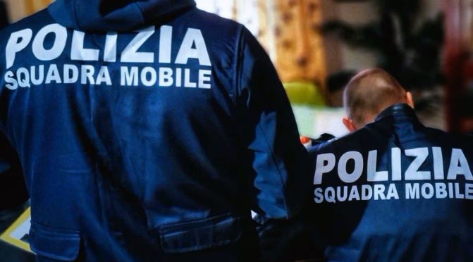 Si finge un corriere per truffare un gioielliere: denunciato 52enne a Torino