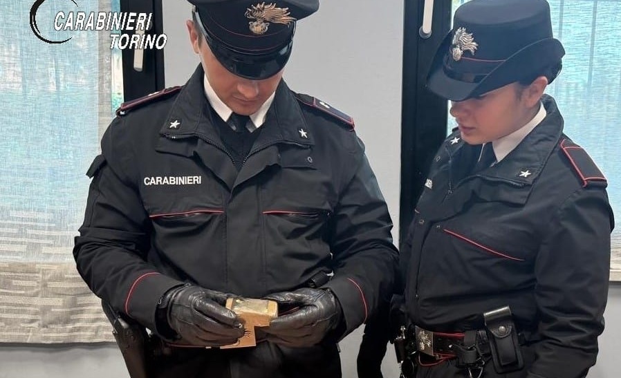 Nichelino: spacciavano droga ai giovani nei pressi di un chiosco, arrestati due fratelli