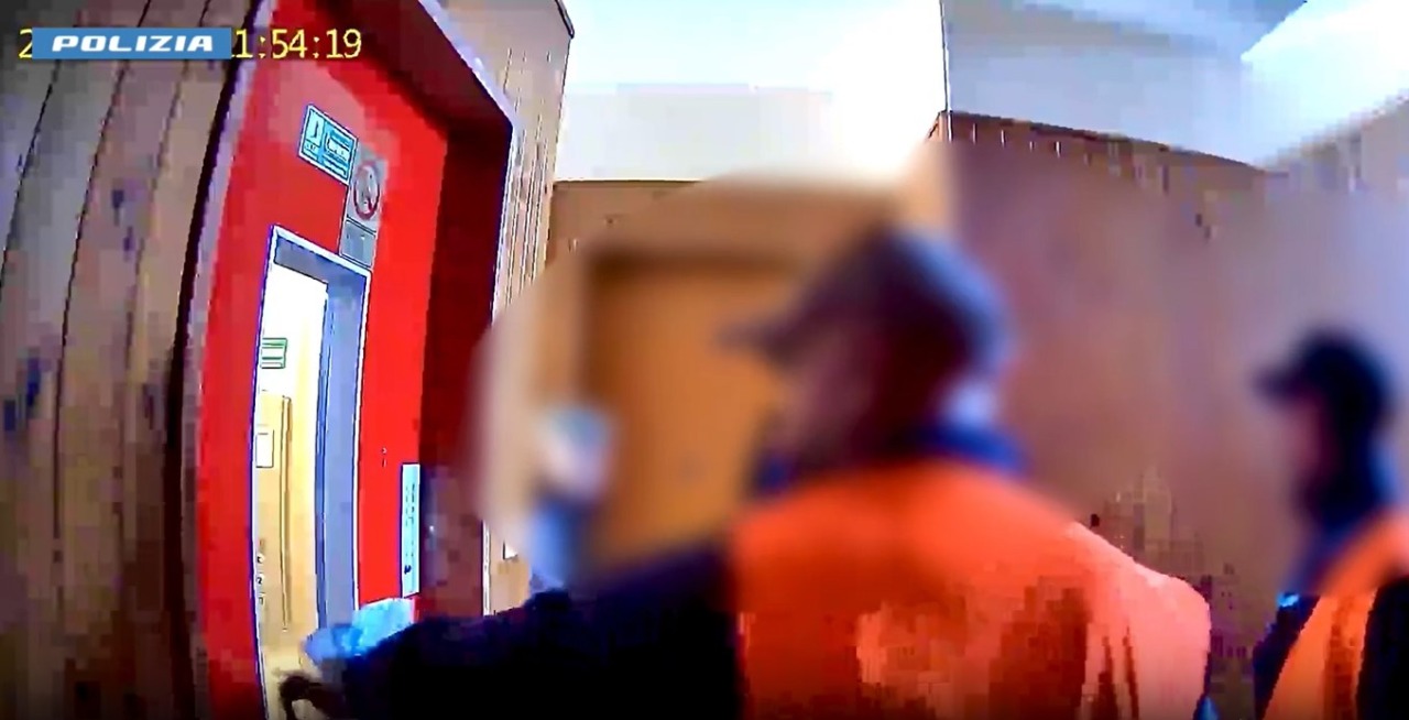 Si fingevano tecnici del gas per derubare gli anziani: due arresti a Torino