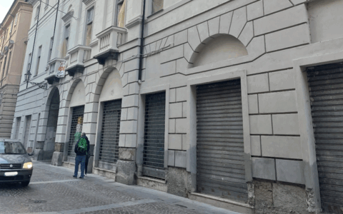 Occupano abusivamente un edificio nel centro storico di Casale Monferrato: interviene la Polizia Locale