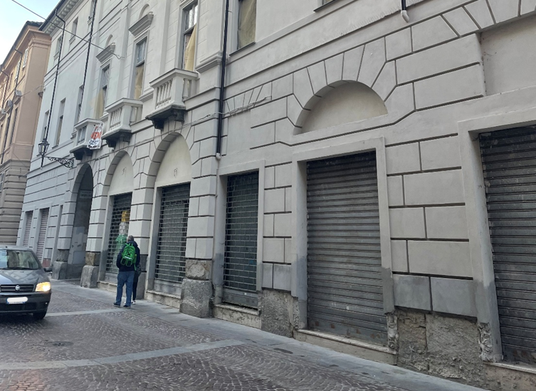 Occupano abusivamente un edificio nel centro storico di Casale Monferrato: interviene la Polizia Locale