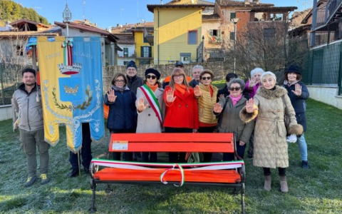 Inaugurata a Tassarolo la “Panchina della Gentilezza” per dire no alla violenza sulle donne