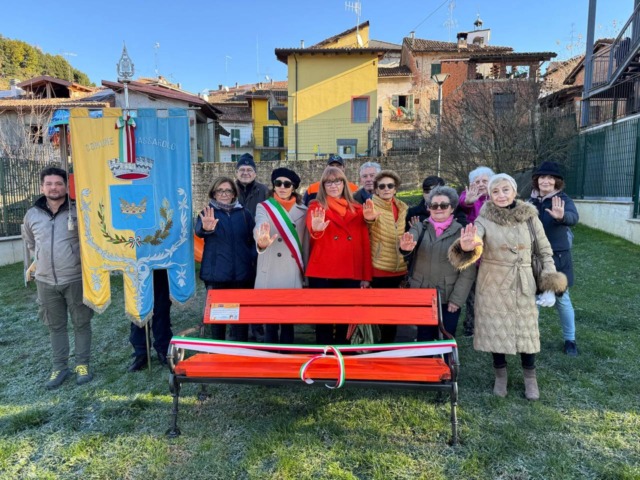 Inaugurata a Tassarolo la “Panchina della Gentilezza” per dire no alla violenza sulle donne