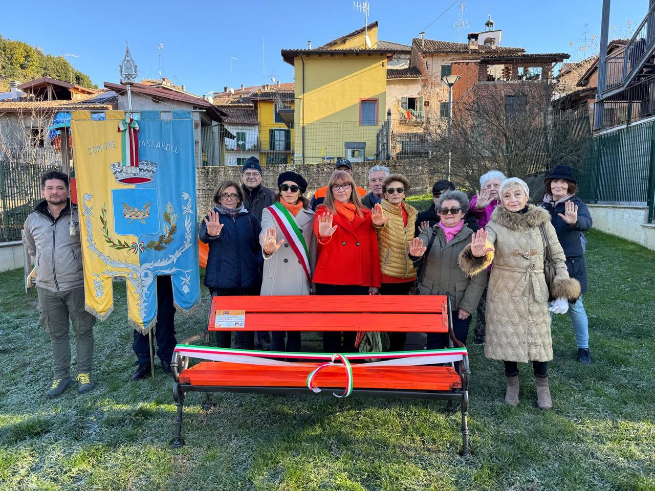 Inaugurata a Tassarolo la “Panchina della Gentilezza” per dire no alla violenza sulle donne