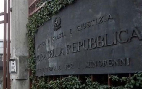 Violentarono un disabile la notte di Halloween: portati in comunità due minorenni torinesi