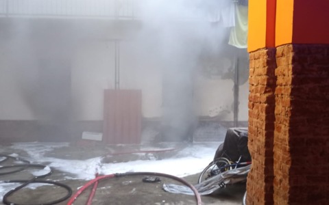 Alessandria, incendio in uno scantinato dentro un palazzo di via Plana