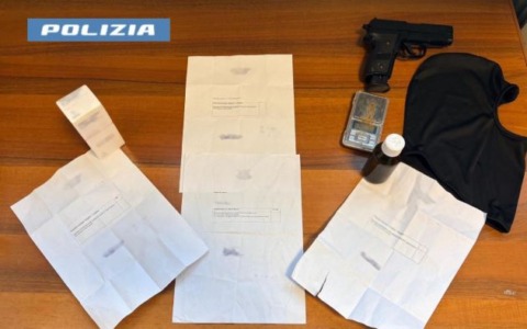 Falsificavano ricette mediche per produrre mix drogante: denunciati due giovani a Torino