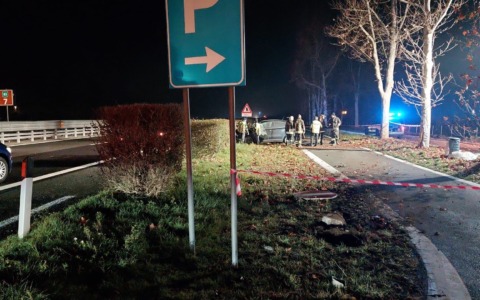 Bimba morta in autostrada: individuato l’autista del furgone, che nega l’investimento