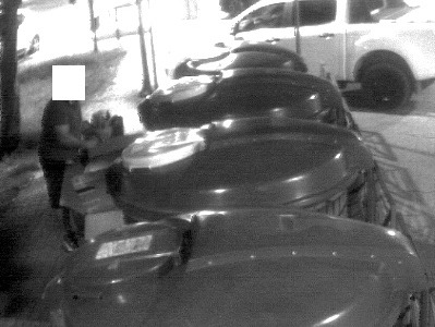 Gettano materiale edile nei cassonetti in centro a Casale Monferrato: denunciate due persone