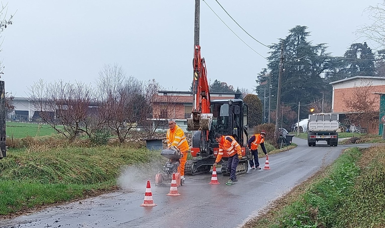 Rotta una tubatura a Valmadonna: stop all’erogazione dell’acqua in via Costanza