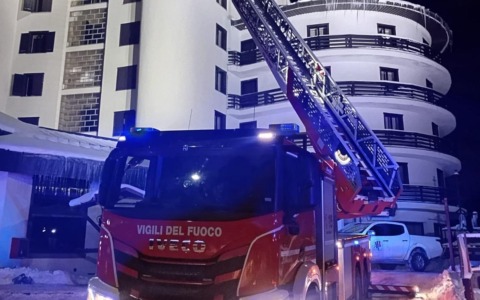 Sestriere, incendio notturno in una stanza di hotel