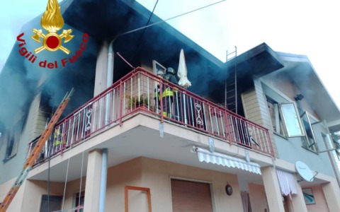 Incendio in un’abitazione a Lanzo Torinese: un ferito