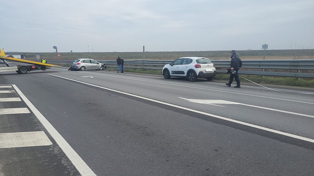 Incidente tra due auto all’uscita del casello di Casale Nord: nessun ferito grave