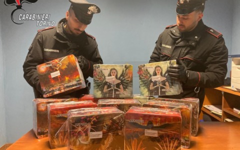 Sequestrati quasi sei chili di fuochi d’artificio illegali nel Torinese: denunciato un 46enne di Rosta