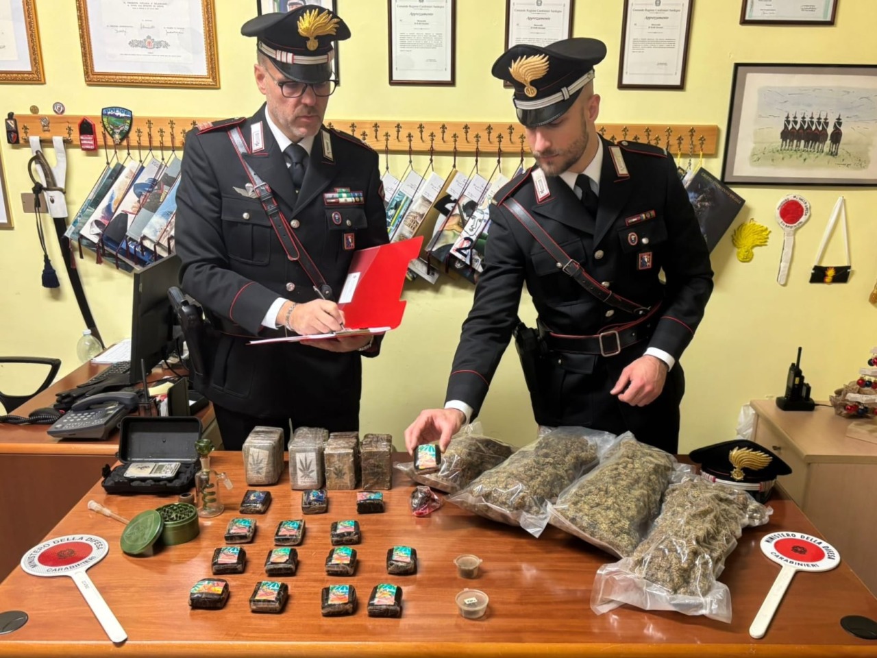Asti, i Carabinieri sequestrano 10 kg di sostanze stupefacenti