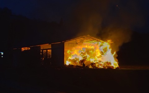 Acqui, incendio in capannone a uso agricolo in via San Defendente